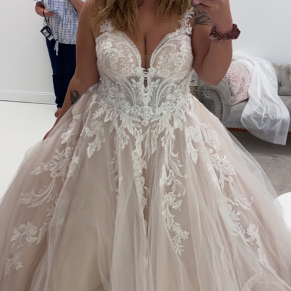 Brand new never worn size 18 wedding dress - Picture 4 of 6